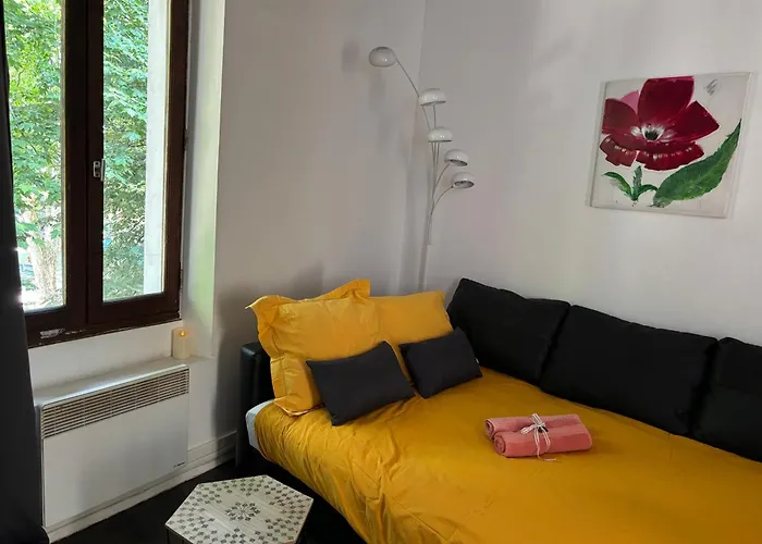 A 4 Mn De Grenette Hypercentre *